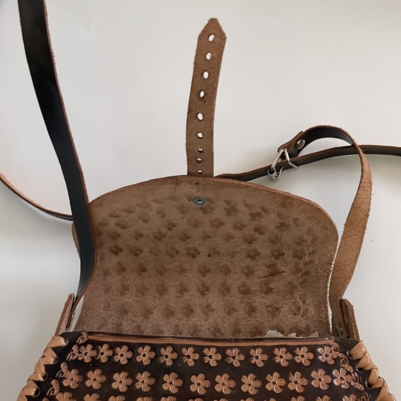Boho non-branded floral carved Leather Crossbody Bag NWOT - Picture 5 of 11